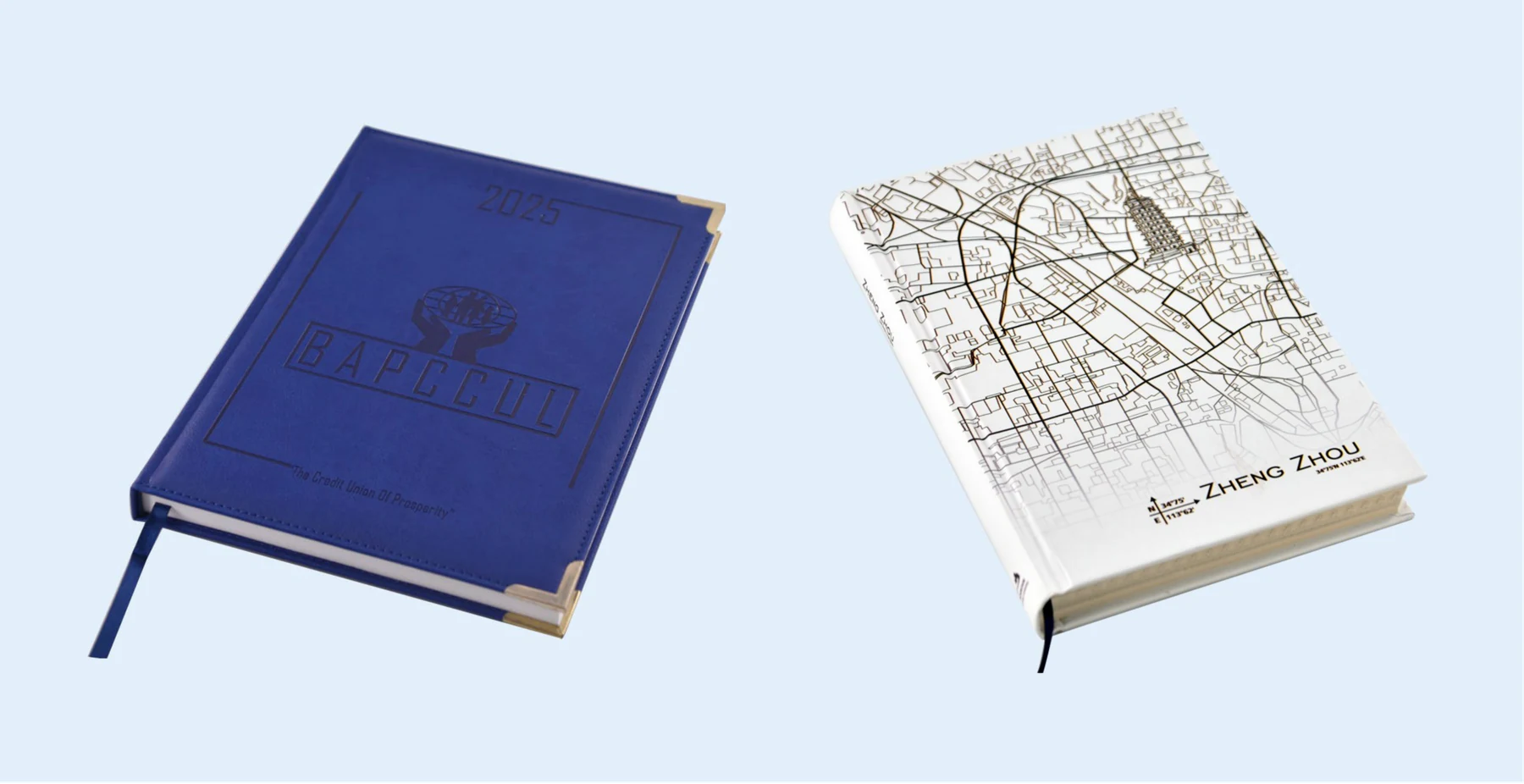 Dos libros de tapa dura personalizados en color azul y blanco