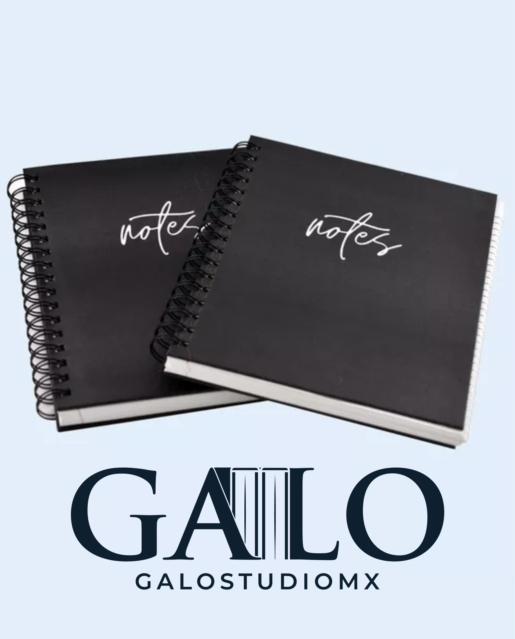 Dos libretas corporativas negras de espiral con logotipo personalizado